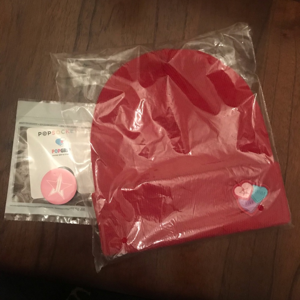 Jeffree Star Beanie and Popsocket